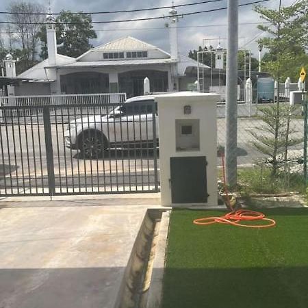 Zr D'Chili Homestay, Kemaman Chukai Exteriör bild