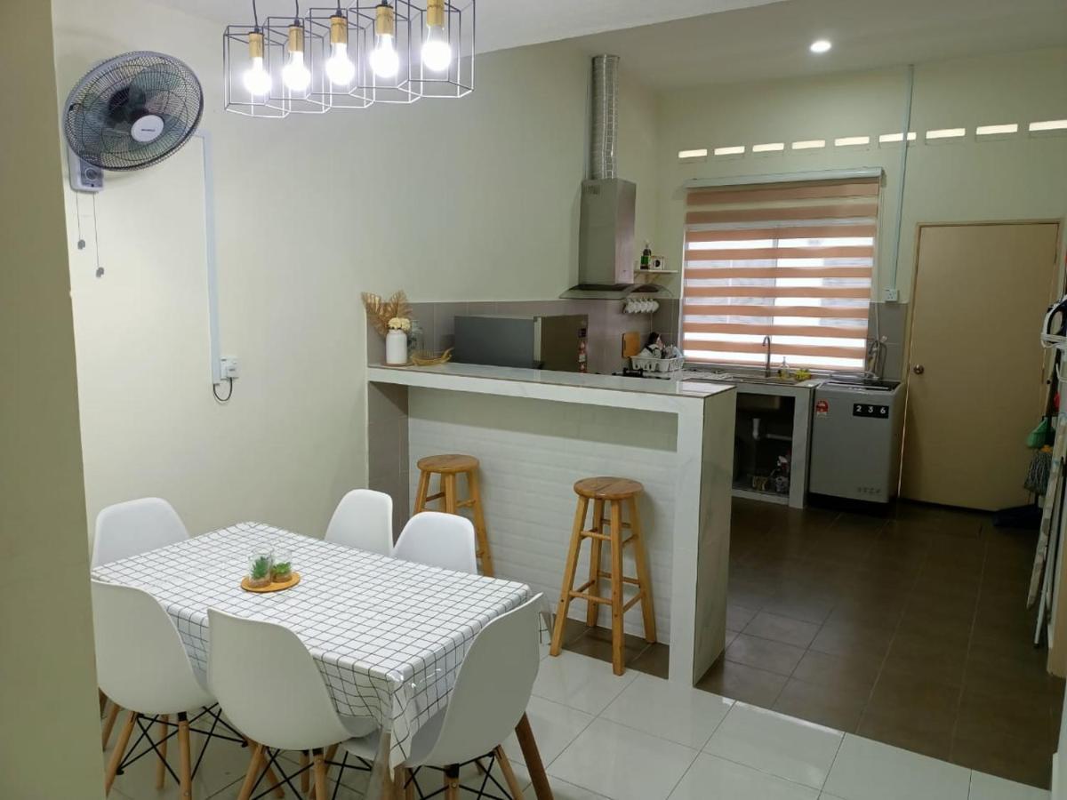 Zr D'Chili Homestay, Kemaman Chukai Exteriör bild